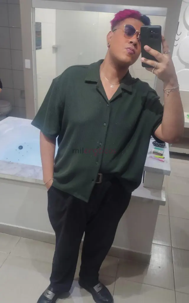 Ola sou theo blue e estou a sua disposicao adoro e sou adepto do bdsm spanking dominacao breath play bondage amo realizar fetiches e preliminares tenh...