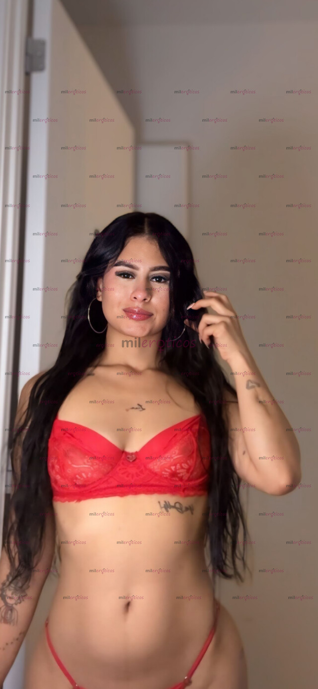 FOTOS DE TÚ HERMOSA FLACA SHANELL DE 20 AÑOS EN EL MESA