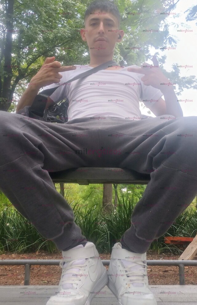 FOTOS DE MORRILLO DE 24 AÑOS DE 21CM METE EL PITO ASTA EL FONDO Y DA LECHE.