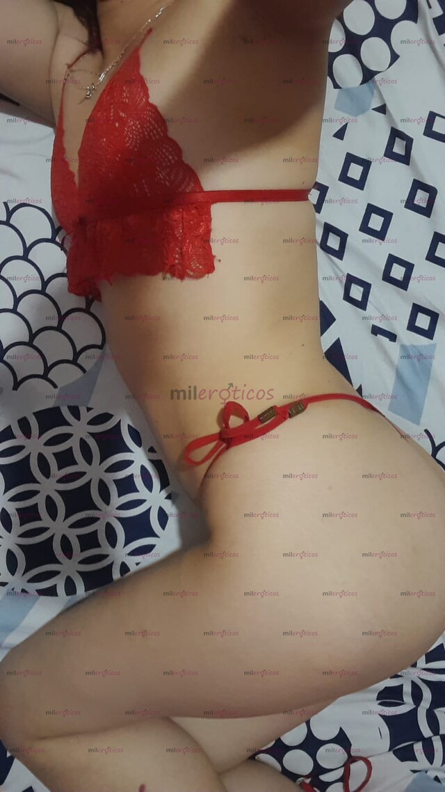 FOTOS DE FLACA DISPONIBLE CON CUQUITA HÚMEDA Y SUPER CALIENTE