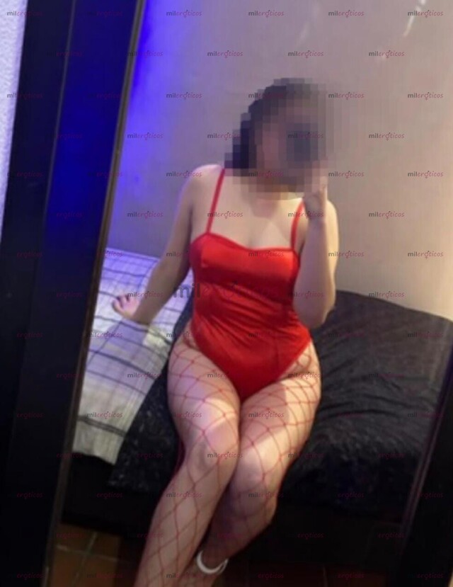 FOTOS DE UNIVERSITARIA CON LUGAR, BONITA, TETONA, ORAL PROFUNDO ENSALIVADO, BISEXUAL.