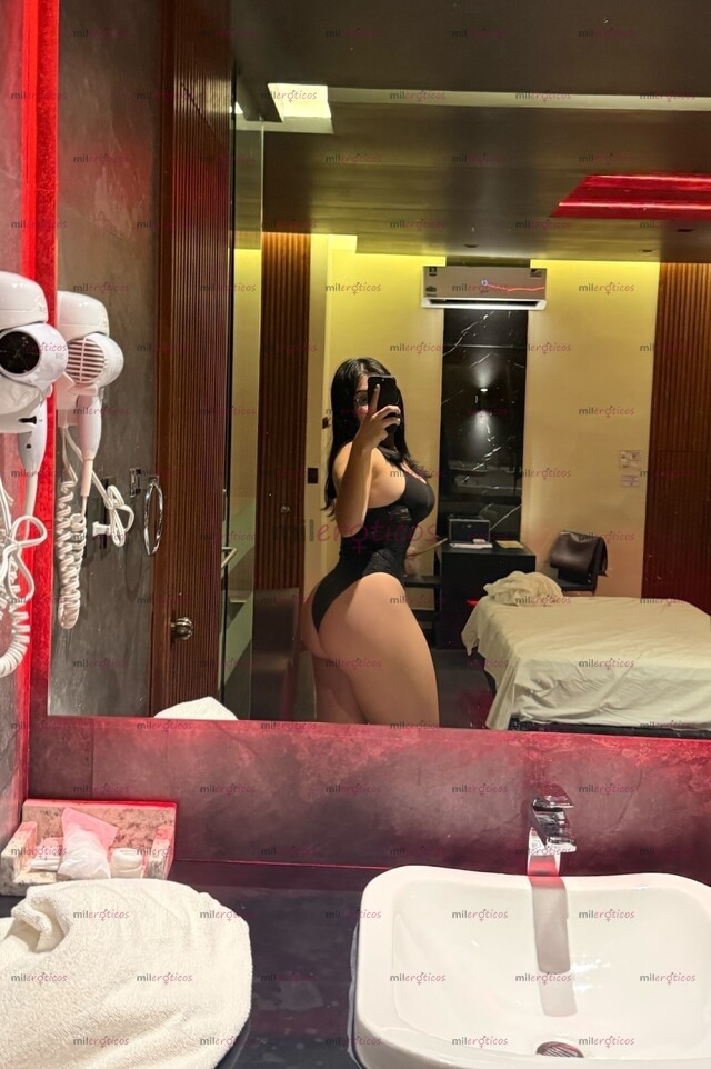 FOTOS DE DE VUELTA AL TRABAJO AMOR, TE ESPERO EN MI LUGAR SÚPER PETIT CALIENTE Y SEXY