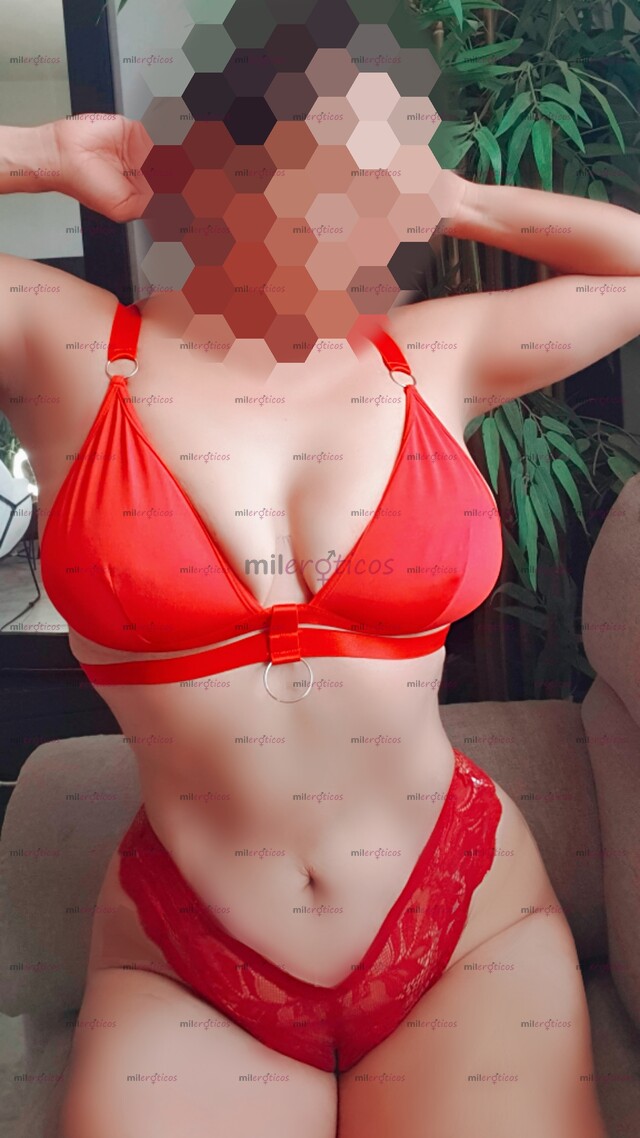 FOTOS DE GUAPA SEXI CACHONDA CON UNAS SUPER BUBIS NATURALES