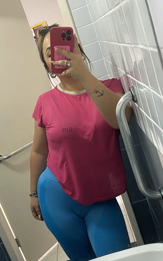 Ofereco companhia agradavel muita simpatia atencao e discricao gosto de criar um ambiente confortavel descontraido e envolvente sempre respeitando os...