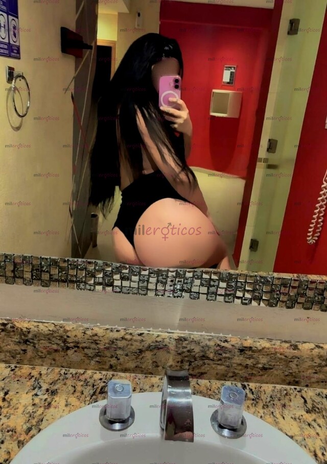 FOTOS DE CALIENTE BEBÉ SIENTE EL PLACER DE UNA VAGINITA APRETADITA