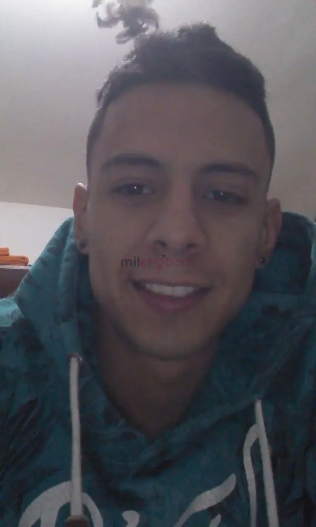 Soy un chico extrovertido colombiano dispuesto a satisfacerte en tus fetiches trios escribe y pasaremos un rato muy agradable 22 cm are mojar tu cama...