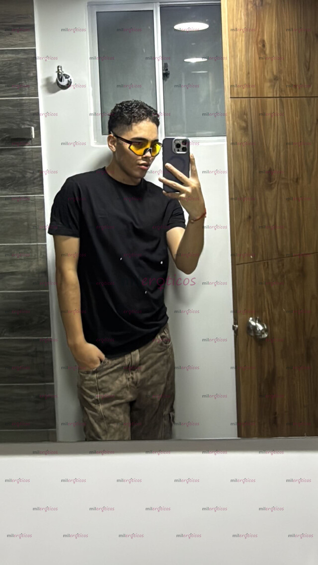 FOTOS DE DAVID ; LUXURY CHICO LATINO RECIÉN LLEGADO