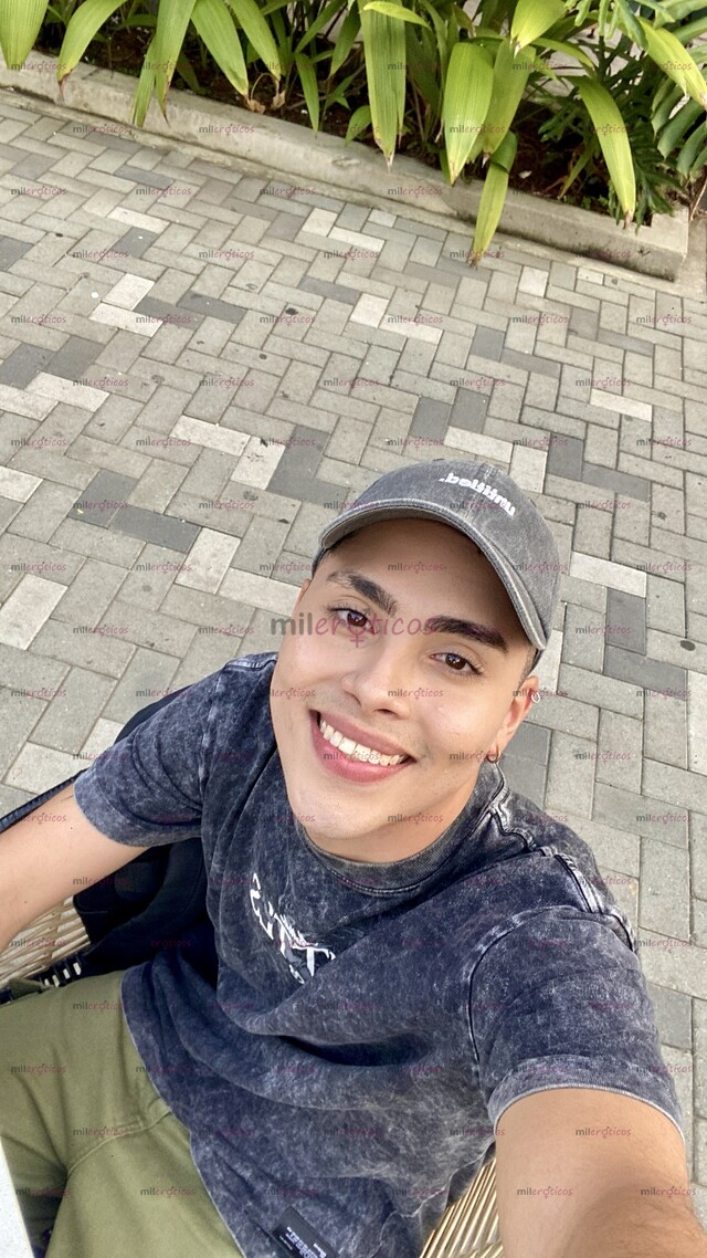 FOTOS DE DAVID ; LUXURY CHICO LATINO RECIÉN LLEGADO