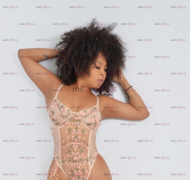 FOTOS DE SOY UNA CHICA ARDIENTE DE 20 AÑOS MORENA DE PELO CHINO CULONA