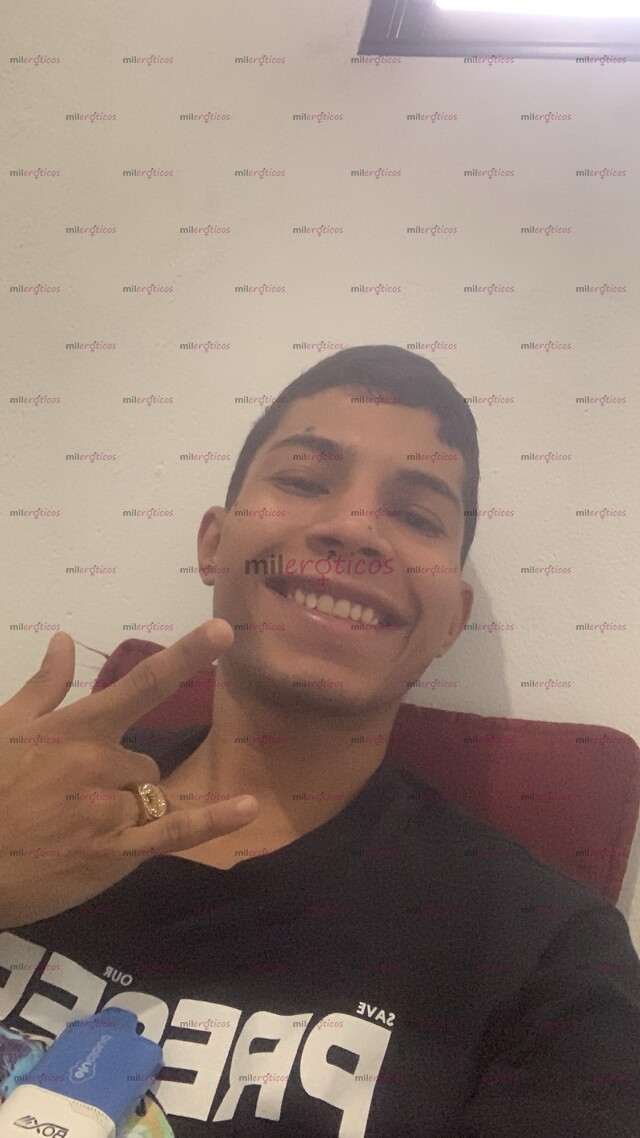 FOTOS DE JOVEN CACHONDO DISPUESTO A COMPLACER TUS FANTASIAS