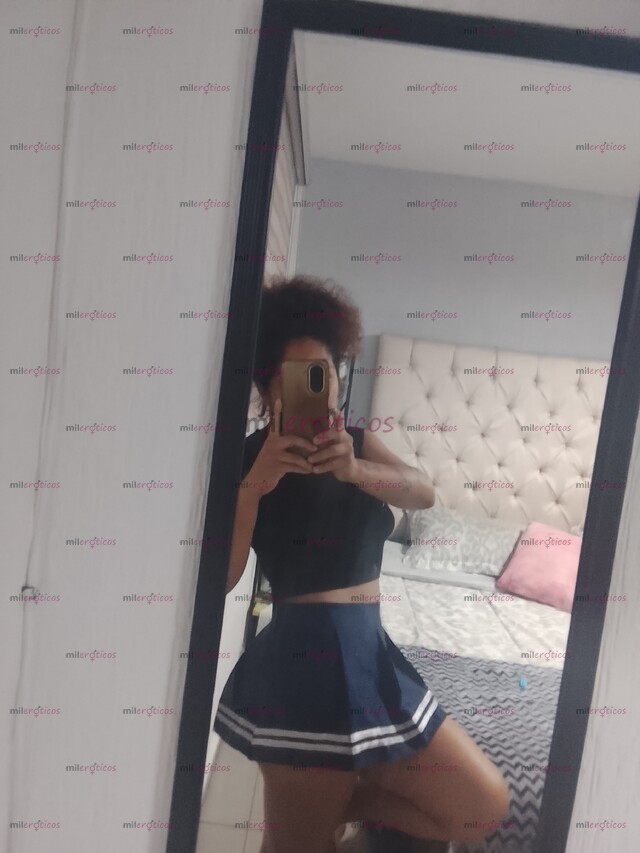 FOTOS DE SOY UNA CHICA ARDIENTE DE 20 AÑOS MORENA DE PELO CHINO CULONA