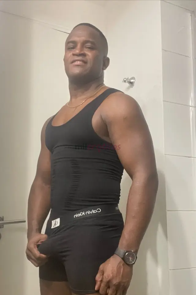 Hola bebe por aqui siempre disponible para brindarte la mejor atencion con estos 20 cm de verga negro colombiano follador masajista con departamento y...