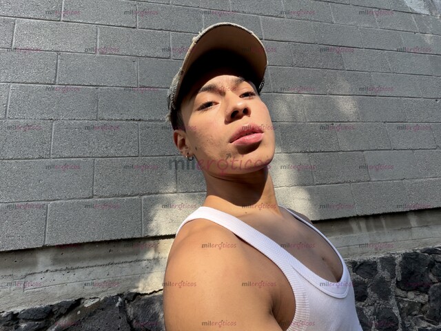 FOTOS DE JOVEN CALIENTE QUE USA LENCERÍA, MEDIAS, TANGAS. LO QUE QUIERAS LO USO PARA TI