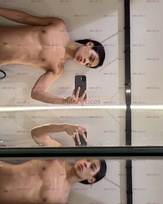 FOTOS DE NATHAN. DELGADO, BAJO DE ESTATURA PERO MUY CALIENTE