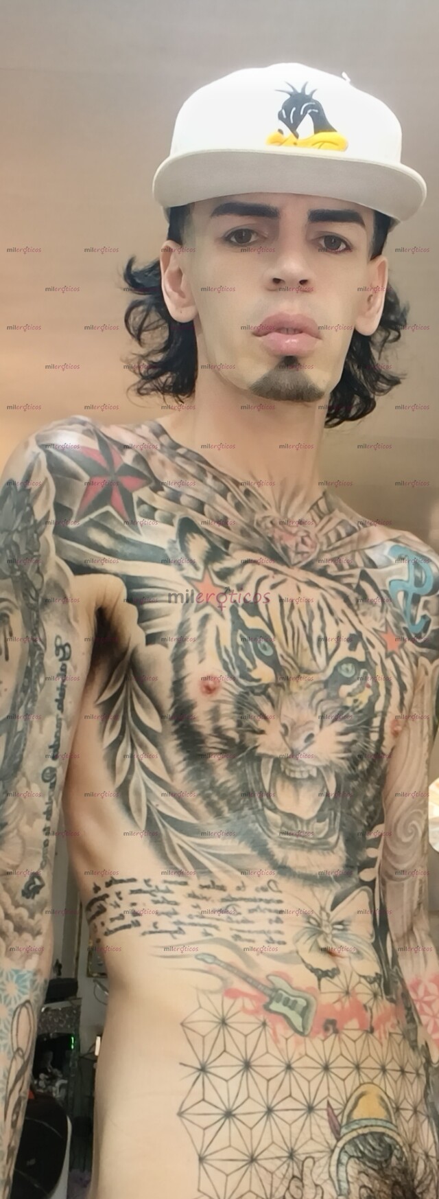 FOTOS DE FLACO ACTIVO BLANCO TATUADO MORBOSO CON LUGAR