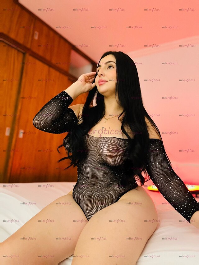 FOTOS DE VENUS , CURVY HERMOSA CON UN CULOTE ENORME