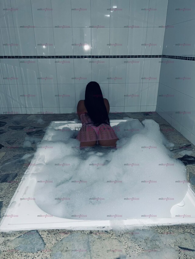 FOTOS DE ENCANTADORA MUJER DE TETAS GRANDES LISTA PARA EL PLACER