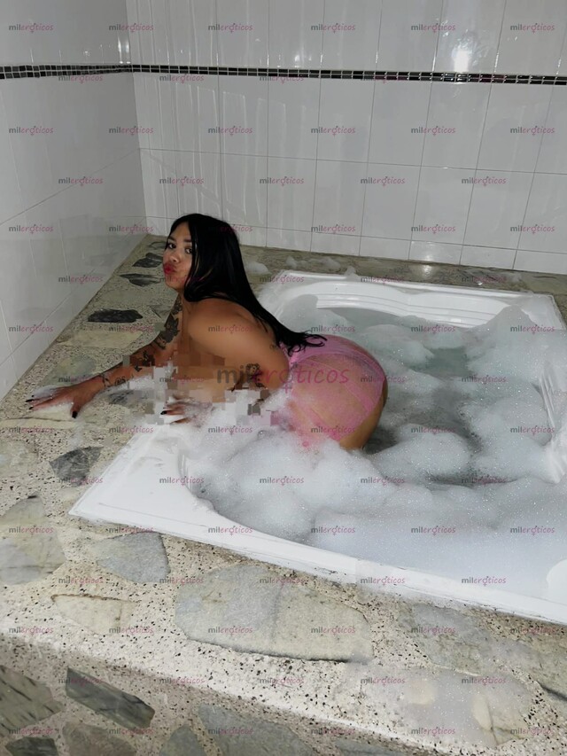 FOTOS DE ENCANTADORA MUJER DE TETAS GRANDES LISTA PARA EL PLACER