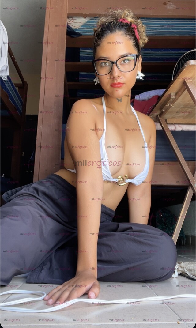 FOTOS DE SOY SÚPER ATRACTIVA, ALTA, HERMOSA, MIS PIERNAS SON GRANDES.