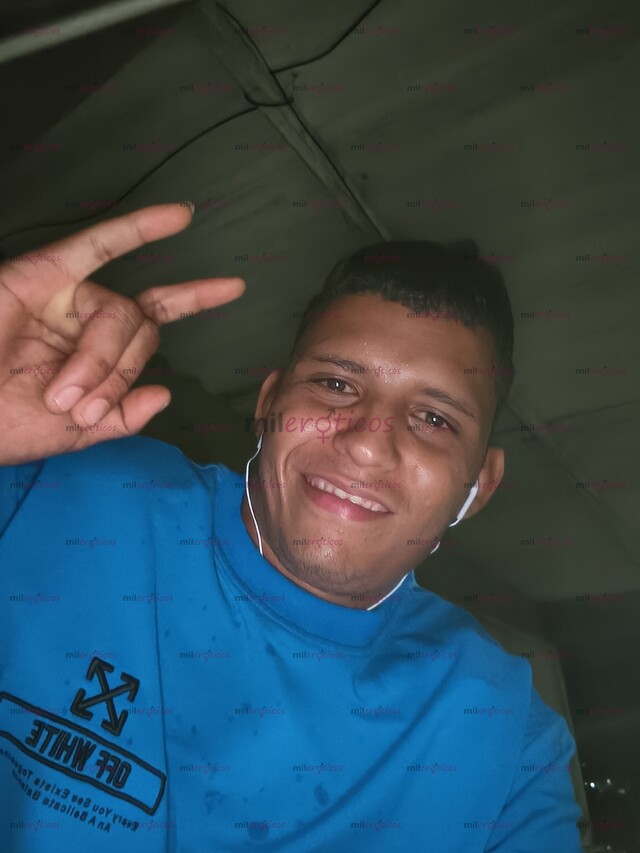 FOTOS DE COLOR CANELA BUENA SONRISA ARDIENTE AMABLE Y DISCRETO