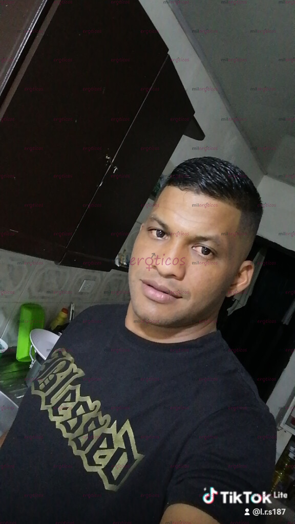 FOTOS DE MORENO VENEZOLANO COMPLACIENTE DISPUESTO A SATISFACERTE