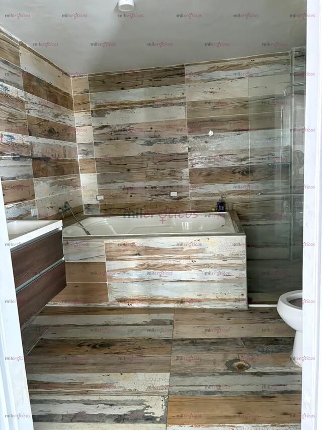 FOTOS DE ESTAMOS BUSCANDO CHICAS PARA TRABAJAR EN COMODA CASA Y UNA UBICACIÓN BASTANTE CE