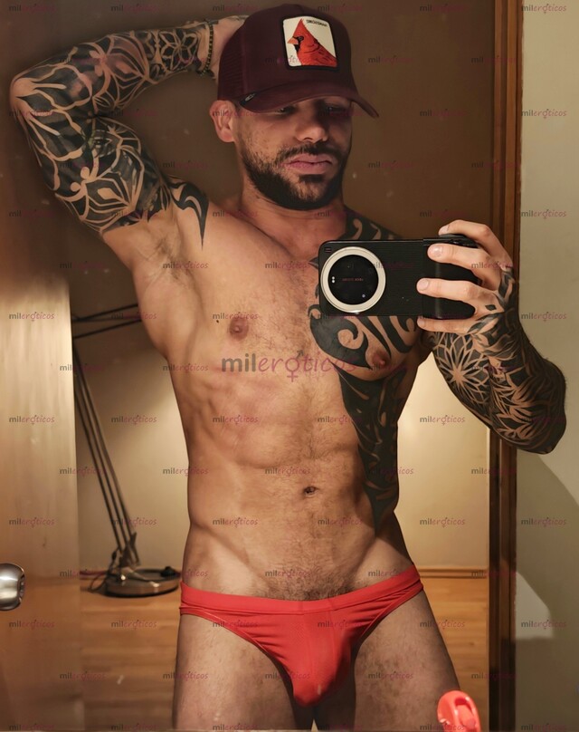 FOTOS DE HOMBRE VERGON XL 21CM DISCRETO, SERIO, TATUADO, MUSCULOSO, CARISMÁTICO Y GUAPO.