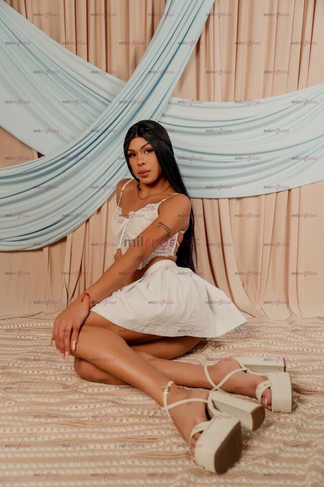 FOTOS DE ALANNA, UNA HERMOSA CHICA PAISA, MORENA, DELGADA Y MUY FEMENINA.