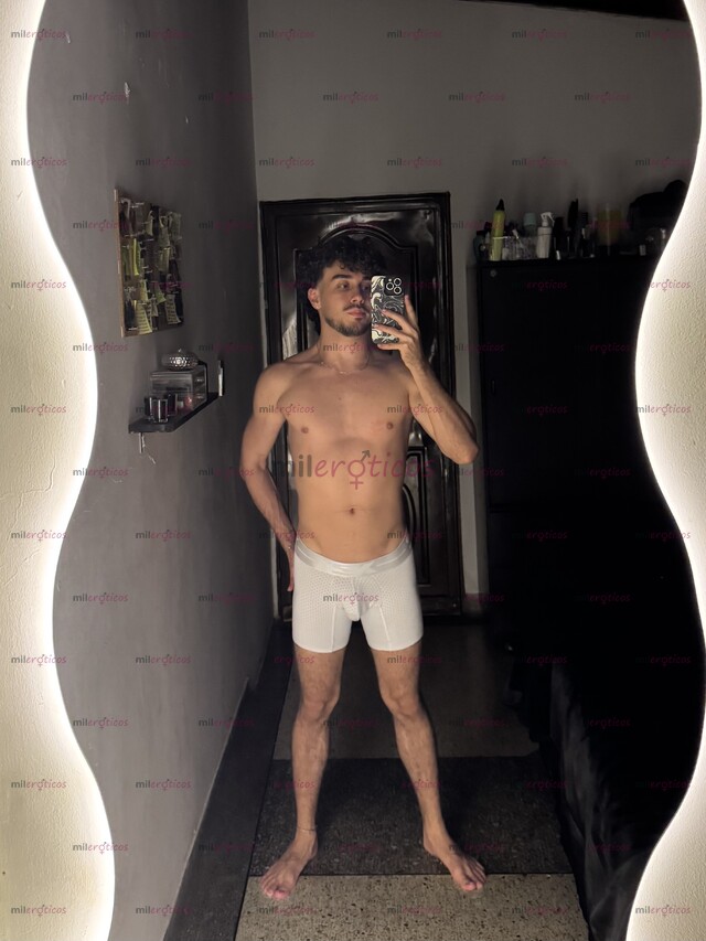FOTOS DE JOVEN UNIVERSITARIO DISPUESTO A COMPLACERTE Y VIVIR NUEVAS EXPERIENCIAS