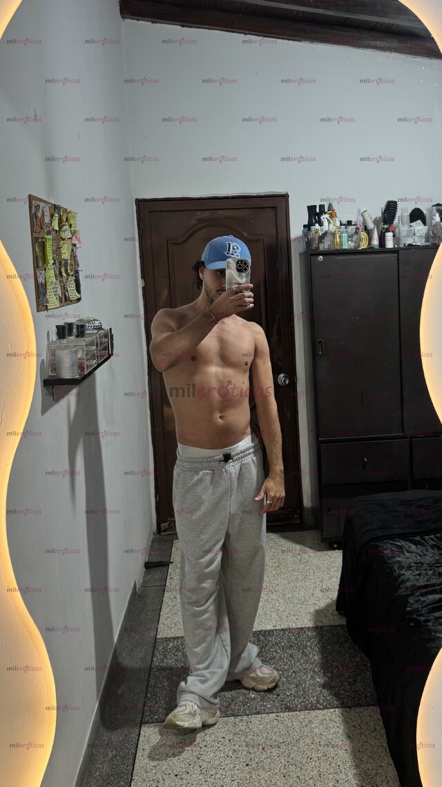 FOTOS DE JOVEN UNIVERSITARIO DISPUESTO A COMPLACERTE Y VIVIR NUEVAS EXPERIENCIAS