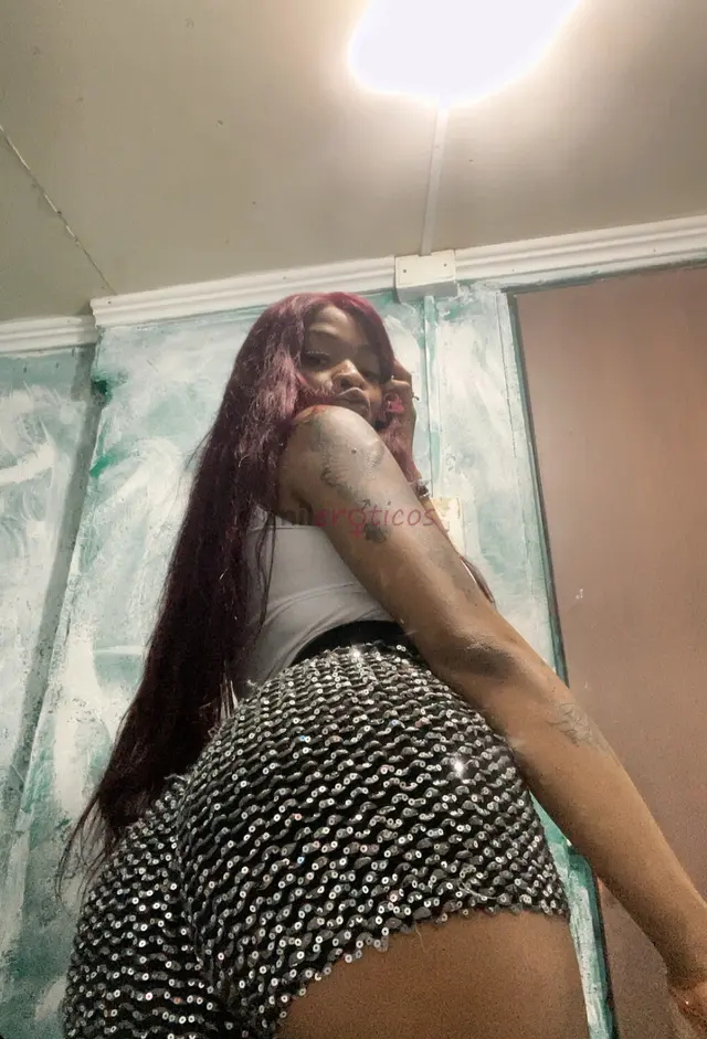 Soy morena alta color canelita me gusta que me traten con carino buena atencion y compania colombiana tambien hago masajes mido 1 70 soy morena buena...
