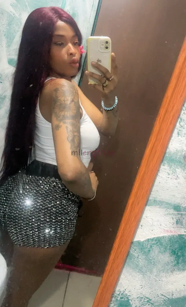 Soy morena alta color canelita me gusta que me traten con carino buena atencion y compania colombiana tambien hago masajes mido 1 70 soy morena buena...