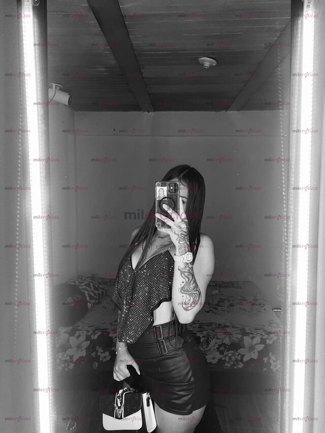 FOTOS DE SARA, CHICA SEXY, DE CABELLO LARGO, SIN AFANES