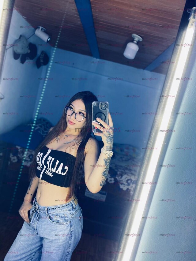 FOTOS DE SARA, CHICA SEXY, DE CABELLO LARGO, SIN AFANES