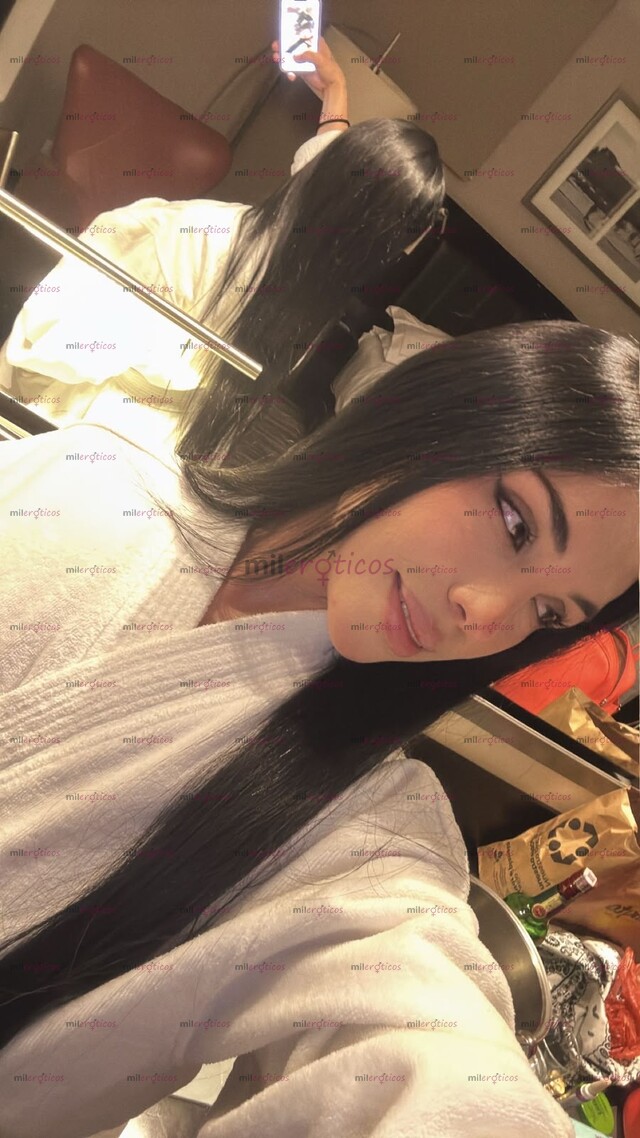 FOTOS DE ENCANTADORA JOVEN, LISTA PARA HACER ESPECIAL TU MOMENTO PURE ELEGANCE