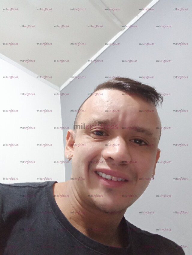 FOTOS DE ANDO POR ACÁ CON GANAS DE COMPLACER MUJERES Q LES ENCANT EL SEXO Y PASARLA RICO