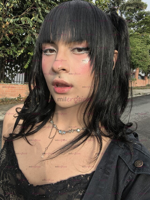 FOTOS DE JOVEN TRANS VERSÁTIL ELEGANTE Y CARIÑOS