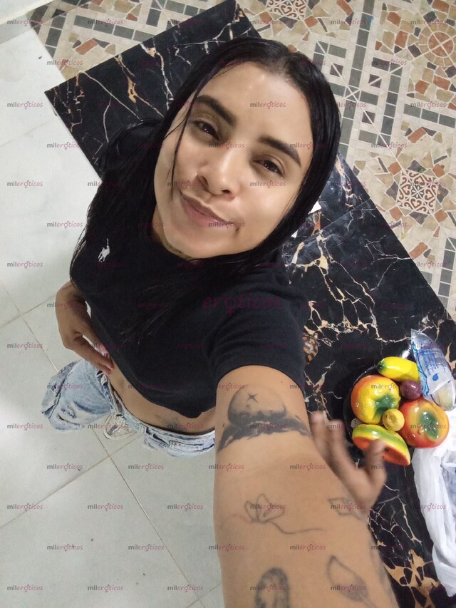 FOTOS DE SOY ALEXA LINDA FLACA DOY TRIPLATO DISPUESTA A COMPLACER TU FANTASÍAS