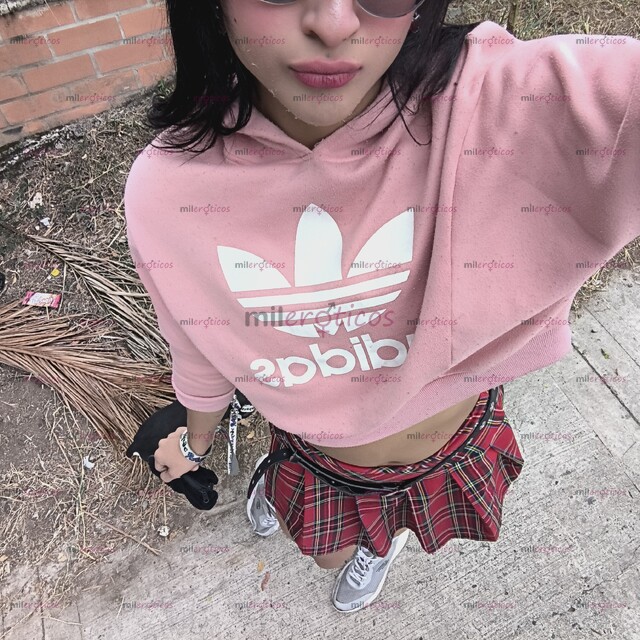 FOTOS DE JOVEN TRANS VERSÁTIL ELEGANTE Y CARIÑOS
