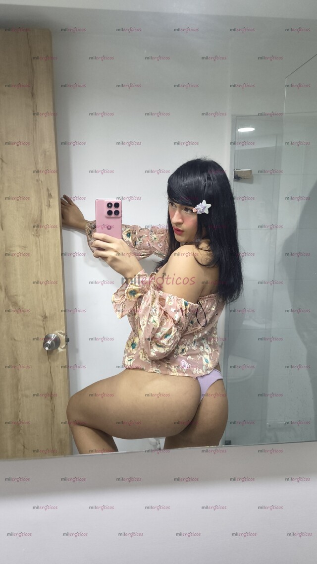 FOTOS DE JOVEN TRANS VERSÁTIL ELEGANTE Y CARIÑOS