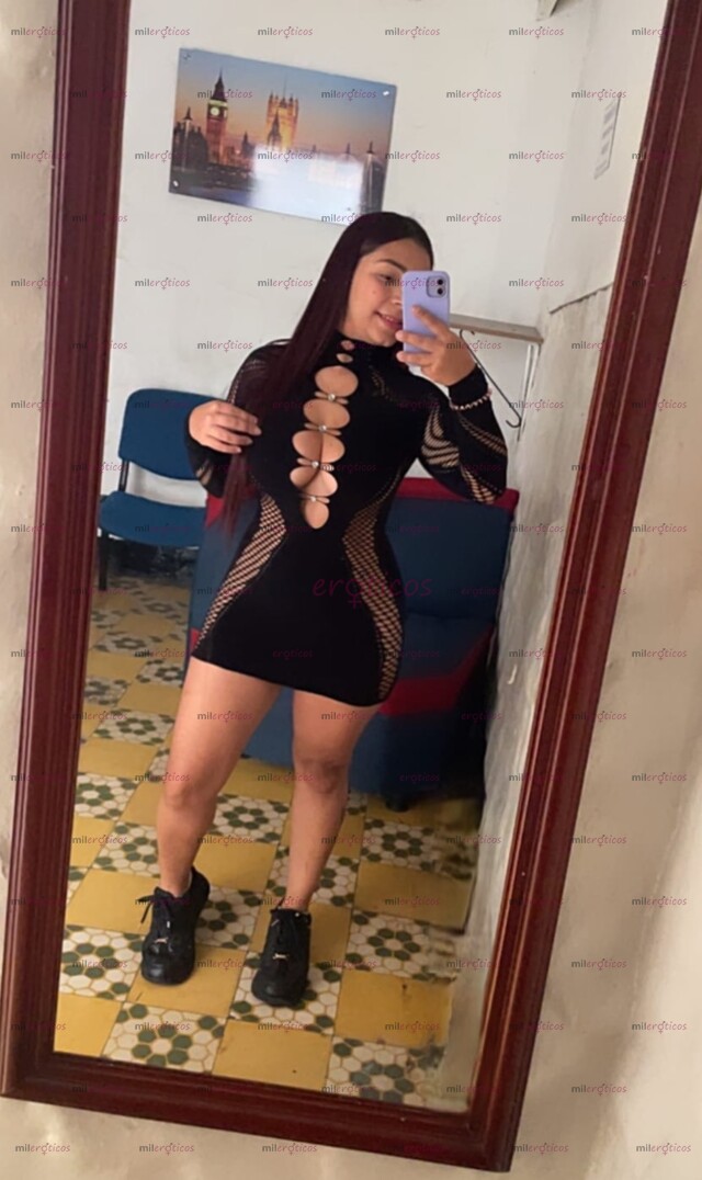 FOTOS DE MASAJISTA PROFESIONAL CON UN TOQUE DE SENSUALIDAD, ELEGANCIA Y MISTERIO.