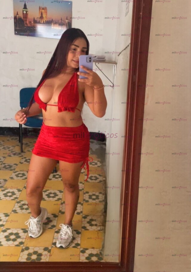FOTOS DE MASAJISTA PROFESIONAL CON UN TOQUE DE SENSUALIDAD, ELEGANCIA Y MISTERIO.
