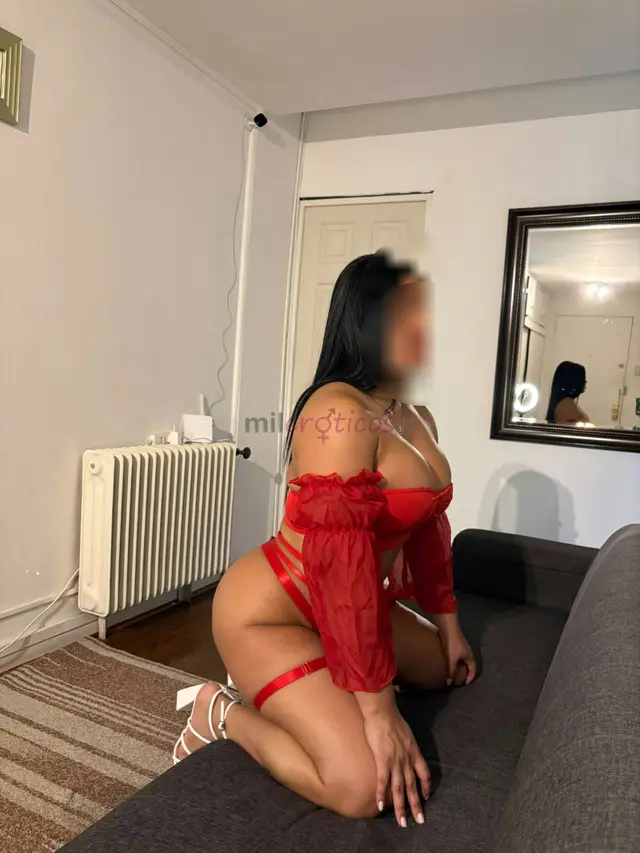 Amor si quieres salir de la rutinay disfrutar de una rica atencion sin apuroven a conocerme mis fotos son realesmi atencion es muy intima y relajadate...