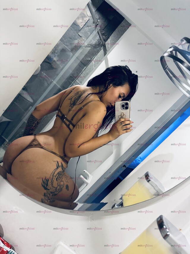 FOTOS DE CHICA NUEVA EN LA CUIDAD, TATUADA CON CUERPO NATURAL