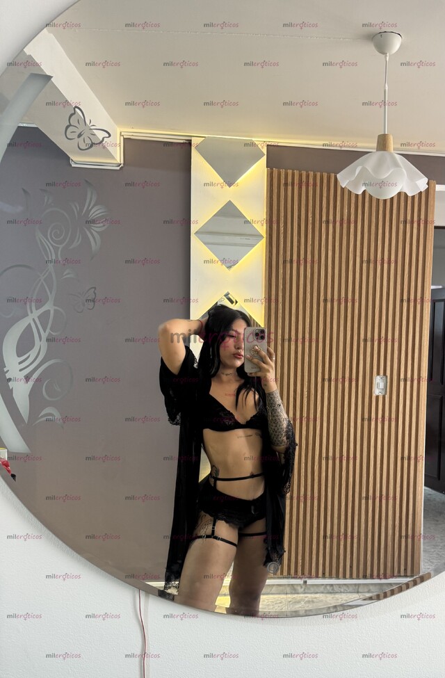 FOTOS DE CHICA NUEVA EN LA CUIDAD, TATUADA CON CUERPO NATURAL