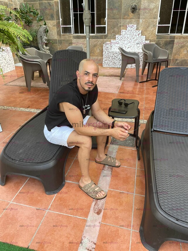 FOTOS DE MASAJISTA CUBANO XXL DEDICADO A RELAJARTE DE LA MANERA QUE MERECES