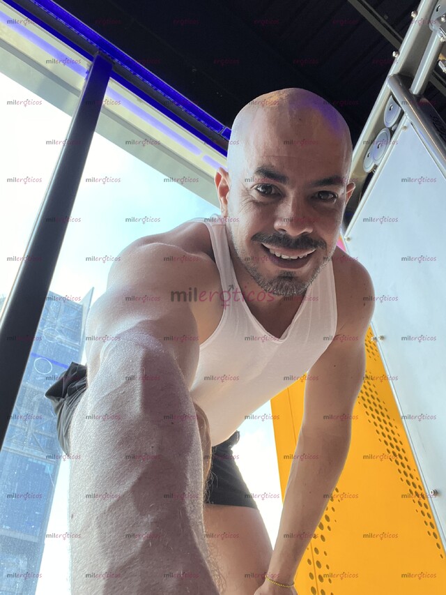 FOTOS DE MASAJISTA CUBANO XXL DEDICADO A RELAJARTE DE LA MANERA QUE MERECES