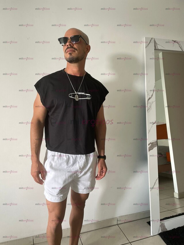 FOTOS DE MASAJISTA CUBANO XXL DEDICADO A RELAJARTE DE LA MANERA QUE MERECES