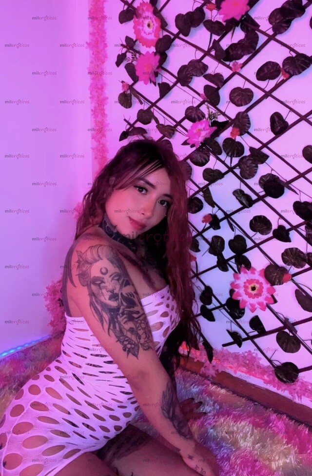 FOTOS DE ESPECTÁCULO DE MUJER TATUADA Y MUY HERMOSA