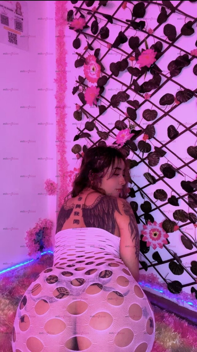 FOTOS DE ESPECTÁCULO DE MUJER TATUADA Y MUY HERMOSA